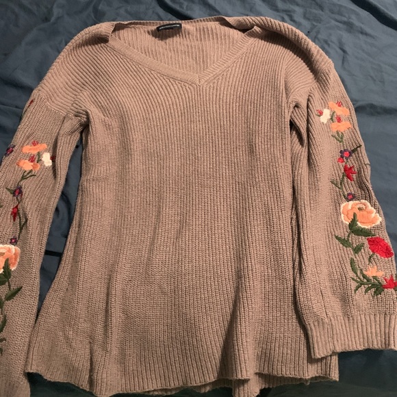 Sweaters - Picture 2 of 7